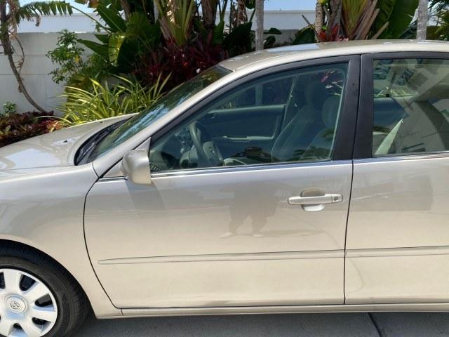 2004 Desert Sand Mica /Stone Toyota Camry LE LOW MILES 58,925 1 OWNER (4T1BE32K04U) with an 2.4L DOHC MPFI Vvti 16-Valve 4-Cyl Engine engine, Automatic transmission, located at 4701 North Dixie Hwy, Pompano Beach, FL, 33064, (954) 422-2889, 26.240938, -80.123474 - OUR WEBPAGE FLORIDACARS1.COM HAS OVER 100 PHOTOS AND FREE CARFAX LINK 2004 Toyota Camry LE 1 OWNER Sedan 4 DR 2.4L I4 F DOHC 16V Gasoline 32 MPG Front Wheel Drive Features Air Conditioning AM/FM Stereo Automatic Transmission Cassette Player CD Audio Cloth Seats Cruise Control Power Locks Power Mirro- Photo#36