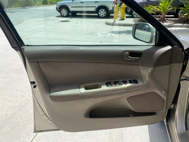 2004 Desert Sand Mica /Stone Toyota Camry LE LOW MILES 58,925 1 OWNER (4T1BE32K04U) with an 2.4L DOHC MPFI Vvti 16-Valve 4-Cyl Engine engine, Automatic transmission, located at 4701 North Dixie Hwy, Pompano Beach, FL, 33064, (954) 422-2889, 26.240938, -80.123474 - OUR WEBPAGE FLORIDACARS1.COM HAS OVER 100 PHOTOS AND FREE CARFAX LINK 2004 Toyota Camry LE 1 OWNER Sedan 4 DR 2.4L I4 F DOHC 16V Gasoline 32 MPG Front Wheel Drive Features Air Conditioning AM/FM Stereo Automatic Transmission Cassette Player CD Audio Cloth Seats Cruise Control Power Locks Power Mirro- Photo#40