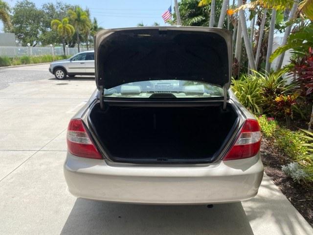 2004 Desert Sand Mica /Stone Toyota Camry LE LOW MILES 58,925 1 OWNER (4T1BE32K04U) with an 2.4L DOHC MPFI Vvti 16-Valve 4-Cyl Engine engine, Automatic transmission, located at 4701 North Dixie Hwy, Pompano Beach, FL, 33064, (954) 422-2889, 26.240938, -80.123474 - OUR WEBPAGE FLORIDACARS1.COM HAS OVER 100 PHOTOS AND FREE CARFAX LINK 2004 Toyota Camry LE 1 OWNER Sedan 4 DR 2.4L I4 F DOHC 16V Gasoline 32 MPG Front Wheel Drive Features Air Conditioning AM/FM Stereo Automatic Transmission Cassette Player CD Audio Cloth Seats Cruise Control Power Locks Power Mirro- Photo#91