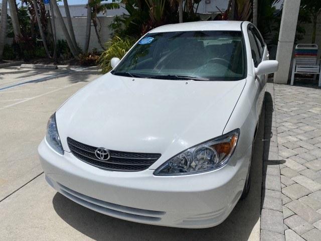 2003 Super White /Stone Toyota Camry LE LOW MILES 61,005 (4T1BF32K63U) with an 3.0L DOHC 24-Valve V6 Engine engine, Automatic transmission, located at 4701 North Dixie Hwy, Pompano Beach, FL, 33064, (954) 422-2889, 26.240938, -80.123474 - OUR WEBPAGE FLORIDACARS1.COM HAS OVER 100 PHOTOS AND FREE CARFAX LINK 2003 Toyota Camry LE Sedan 4 DR 3.0L V6 F DOHC 24V Gasoline 28 MPG Front Wheel Drive Features ABS Brakes Air Conditioning Alloy Wheels AM/FM Stereo Automatic Transmission Cassette Player CD Audio Cloth Seats Cruise Control Power L- Photo#3