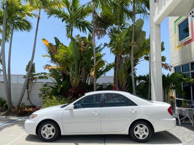 2003 Super White /Stone Toyota Camry LE LOW MILES 61,005 (4T1BF32K63U) with an 3.0L DOHC 24-Valve V6 Engine engine, Automatic transmission, located at 4701 North Dixie Hwy, Pompano Beach, FL, 33064, (954) 422-2889, 26.240938, -80.123474 - OUR WEBPAGE FLORIDACARS1.COM HAS OVER 100 PHOTOS AND FREE CARFAX LINK 2003 Toyota Camry LE Sedan 4 DR 3.0L V6 F DOHC 24V Gasoline 28 MPG Front Wheel Drive Features ABS Brakes Air Conditioning Alloy Wheels AM/FM Stereo Automatic Transmission Cassette Player CD Audio Cloth Seats Cruise Control Power L- Photo#4