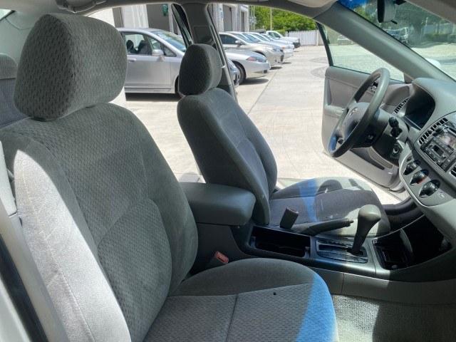 2003 Super White /Stone Toyota Camry LE LOW MILES 61,005 (4T1BF32K63U) with an 3.0L DOHC 24-Valve V6 Engine engine, Automatic transmission, located at 4701 North Dixie Hwy, Pompano Beach, FL, 33064, (954) 422-2889, 26.240938, -80.123474 - OUR WEBPAGE FLORIDACARS1.COM HAS OVER 100 PHOTOS AND FREE CARFAX LINK 2003 Toyota Camry LE Sedan 4 DR 3.0L V6 F DOHC 24V Gasoline 28 MPG Front Wheel Drive Features ABS Brakes Air Conditioning Alloy Wheels AM/FM Stereo Automatic Transmission Cassette Player CD Audio Cloth Seats Cruise Control Power L- Photo#12