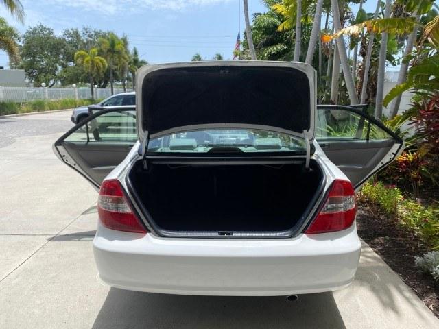 2003 Super White /Stone Toyota Camry LE LOW MILES 61,005 (4T1BF32K63U) with an 3.0L DOHC 24-Valve V6 Engine engine, Automatic transmission, located at 4701 North Dixie Hwy, Pompano Beach, FL, 33064, (954) 422-2889, 26.240938, -80.123474 - OUR WEBPAGE FLORIDACARS1.COM HAS OVER 100 PHOTOS AND FREE CARFAX LINK 2003 Toyota Camry LE Sedan 4 DR 3.0L V6 F DOHC 24V Gasoline 28 MPG Front Wheel Drive Features ABS Brakes Air Conditioning Alloy Wheels AM/FM Stereo Automatic Transmission Cassette Player CD Audio Cloth Seats Cruise Control Power L- Photo#15