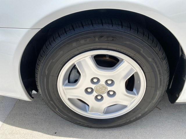 2003 Super White /Stone Toyota Camry LE LOW MILES 61,005 (4T1BF32K63U) with an 3.0L DOHC 24-Valve V6 Engine engine, Automatic transmission, located at 4701 North Dixie Hwy, Pompano Beach, FL, 33064, (954) 422-2889, 26.240938, -80.123474 - OUR WEBPAGE FLORIDACARS1.COM HAS OVER 100 PHOTOS AND FREE CARFAX LINK 2003 Toyota Camry LE Sedan 4 DR 3.0L V6 F DOHC 24V Gasoline 28 MPG Front Wheel Drive Features ABS Brakes Air Conditioning Alloy Wheels AM/FM Stereo Automatic Transmission Cassette Player CD Audio Cloth Seats Cruise Control Power L- Photo#19