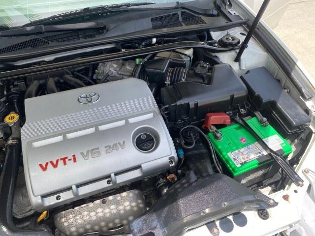 2003 Super White /Stone Toyota Camry LE LOW MILES 61,005 (4T1BF32K63U) with an 3.0L DOHC 24-Valve V6 Engine engine, Automatic transmission, located at 4701 North Dixie Hwy, Pompano Beach, FL, 33064, (954) 422-2889, 26.240938, -80.123474 - OUR WEBPAGE FLORIDACARS1.COM HAS OVER 100 PHOTOS AND FREE CARFAX LINK 2003 Toyota Camry LE Sedan 4 DR 3.0L V6 F DOHC 24V Gasoline 28 MPG Front Wheel Drive Features ABS Brakes Air Conditioning Alloy Wheels AM/FM Stereo Automatic Transmission Cassette Player CD Audio Cloth Seats Cruise Control Power L- Photo#25