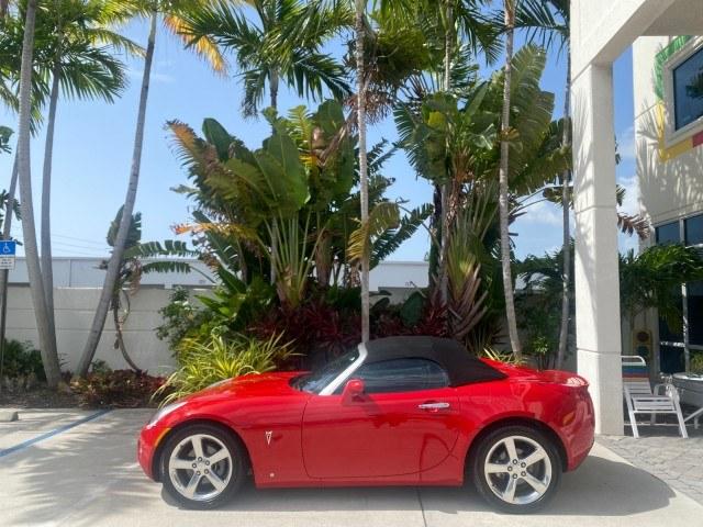 2007 Aggressive (Victory Red) /Ebony Pontiac Solstice LOW MILES 38,147 5SPD AC (1G2MB35B77Y) with an Ecotec 2.4L VVT DOHC 4-Cyl SFI Aluminum Engine engine, Manual transmission, located at 4701 North Dixie Hwy, Pompano Beach, FL, 33064, (954) 422-2889, 26.240938, -80.123474 - OUR WEBPAGE FLORIDACARS1.COM HAS OVER 100 PHOTOS AND FREE CARFAX LINK 2007 Pontiac Solstice Convertible 2.4L I4 F DOHC Gasoline 28 MPG Rear Wheel Drive Features Air Conditioning Alloy Wheels AM/FM Stereo Auxiliary Audio Input CD Audio Cruise Control Leather Seats Manual Transmission Power Locks Powe- Photo#4
