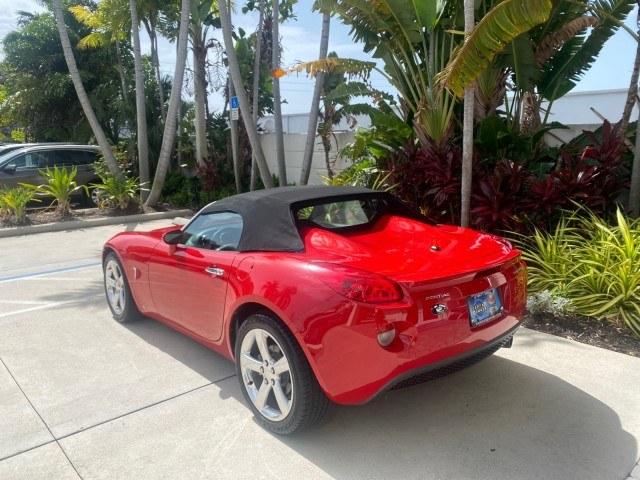 2007 Aggressive (Victory Red) /Ebony Pontiac Solstice LOW MILES 38,147 5SPD AC (1G2MB35B77Y) with an Ecotec 2.4L VVT DOHC 4-Cyl SFI Aluminum Engine engine, Manual transmission, located at 4701 North Dixie Hwy, Pompano Beach, FL, 33064, (954) 422-2889, 26.240938, -80.123474 - OUR WEBPAGE FLORIDACARS1.COM HAS OVER 100 PHOTOS AND FREE CARFAX LINK 2007 Pontiac Solstice Convertible 2.4L I4 F DOHC Gasoline 28 MPG Rear Wheel Drive Features Air Conditioning Alloy Wheels AM/FM Stereo Auxiliary Audio Input CD Audio Cruise Control Leather Seats Manual Transmission Power Locks Powe- Photo#5