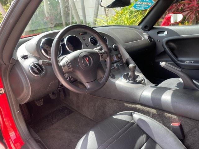 2007 Aggressive (Victory Red) /Ebony Pontiac Solstice LOW MILES 38,147 5SPD AC (1G2MB35B77Y) with an Ecotec 2.4L VVT DOHC 4-Cyl SFI Aluminum Engine engine, Manual transmission, located at 4701 North Dixie Hwy, Pompano Beach, FL, 33064, (954) 422-2889, 26.240938, -80.123474 - OUR WEBPAGE FLORIDACARS1.COM HAS OVER 100 PHOTOS AND FREE CARFAX LINK 2007 Pontiac Solstice Convertible 2.4L I4 F DOHC Gasoline 28 MPG Rear Wheel Drive Features Air Conditioning Alloy Wheels AM/FM Stereo Auxiliary Audio Input CD Audio Cruise Control Leather Seats Manual Transmission Power Locks Powe- Photo#49