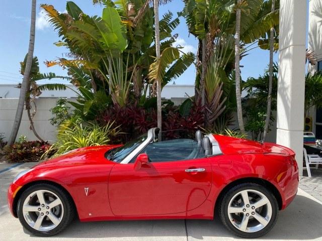 2007 Aggressive (Victory Red) /Ebony Pontiac Solstice LOW MILES 38,147 5SPD AC (1G2MB35B77Y) with an Ecotec 2.4L VVT DOHC 4-Cyl SFI Aluminum Engine engine, Manual transmission, located at 4701 North Dixie Hwy, Pompano Beach, FL, 33064, (954) 422-2889, 26.240938, -80.123474 - OUR WEBPAGE FLORIDACARS1.COM HAS OVER 100 PHOTOS AND FREE CARFAX LINK 2007 Pontiac Solstice Convertible 2.4L I4 F DOHC Gasoline 28 MPG Rear Wheel Drive Features Air Conditioning Alloy Wheels AM/FM Stereo Auxiliary Audio Input CD Audio Cruise Control Leather Seats Manual Transmission Power Locks Powe- Photo#90