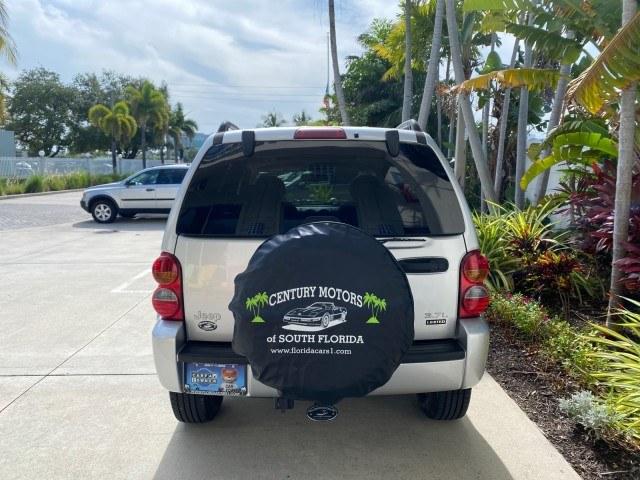 2004 Bright Silver Metallic /Taupe Jeep Liberty Limited 1 OWNER SUNROOF (1J4GK58K24W) with an 3.7L DOHC V6 Power Tech Engine engine, Automatic transmission, located at 4701 North Dixie Hwy, Pompano Beach, FL, 33064, (954) 422-2889, 26.240938, -80.123474 - OUR WEBPAGE FLORIDACARS1.COM HAS OVER 100 PHOTOS AND FREE CARFAX LINK 2004 Jeep Liberty Limited 1 OWNER 4 Door Wagon/Sport Utility 3.7L V6 F Gasoline 23 MPG Rear Wheel Drive Features Air Conditioning Alloy Wheels AM/FM Stereo Automatic Transmission CD Audio Cloth Seats Cruise Control Power Locks Pow- Photo#6