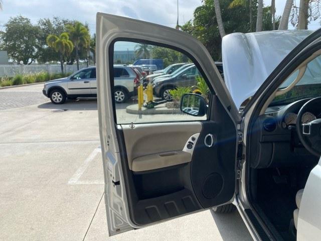 2004 Bright Silver Metallic /Taupe Jeep Liberty Limited 1 OWNER SUNROOF (1J4GK58K24W) with an 3.7L DOHC V6 Power Tech Engine engine, Automatic transmission, located at 4701 North Dixie Hwy, Pompano Beach, FL, 33064, (954) 422-2889, 26.240938, -80.123474 - OUR WEBPAGE FLORIDACARS1.COM HAS OVER 100 PHOTOS AND FREE CARFAX LINK 2004 Jeep Liberty Limited 1 OWNER 4 Door Wagon/Sport Utility 3.7L V6 F Gasoline 23 MPG Rear Wheel Drive Features Air Conditioning Alloy Wheels AM/FM Stereo Automatic Transmission CD Audio Cloth Seats Cruise Control Power Locks Pow- Photo#9