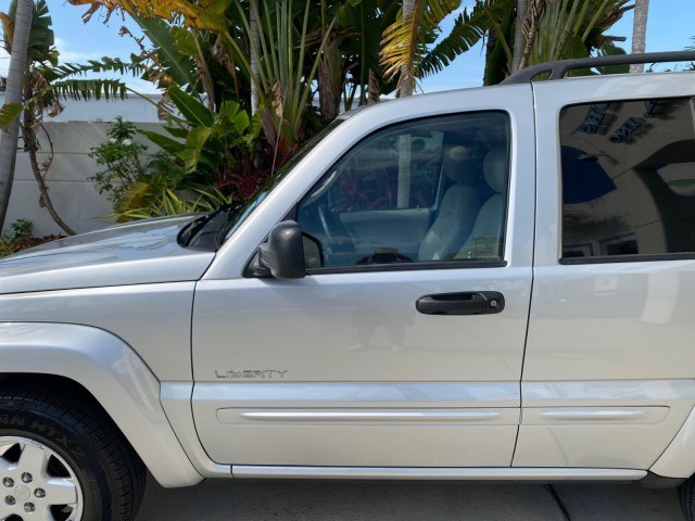 2004 Bright Silver Metallic /Taupe Jeep Liberty Limited 1 OWNER SUNROOF (1J4GK58K24W) with an 3.7L DOHC V6 Power Tech Engine engine, Automatic transmission, located at 4701 North Dixie Hwy, Pompano Beach, FL, 33064, (954) 422-2889, 26.240938, -80.123474 - OUR WEBPAGE FLORIDACARS1.COM HAS OVER 100 PHOTOS AND FREE CARFAX LINK 2004 Jeep Liberty Limited 1 OWNER 4 Door Wagon/Sport Utility 3.7L V6 F Gasoline 23 MPG Rear Wheel Drive Features Air Conditioning Alloy Wheels AM/FM Stereo Automatic Transmission CD Audio Cloth Seats Cruise Control Power Locks Pow- Photo#37
