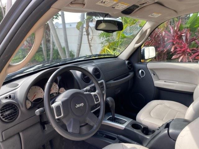 2004 Bright Silver Metallic /Taupe Jeep Liberty Limited 1 OWNER SUNROOF (1J4GK58K24W) with an 3.7L DOHC V6 Power Tech Engine engine, Automatic transmission, located at 4701 North Dixie Hwy, Pompano Beach, FL, 33064, (954) 422-2889, 26.240938, -80.123474 - OUR WEBPAGE FLORIDACARS1.COM HAS OVER 100 PHOTOS AND FREE CARFAX LINK 2004 Jeep Liberty Limited 1 OWNER 4 Door Wagon/Sport Utility 3.7L V6 F Gasoline 23 MPG Rear Wheel Drive Features Air Conditioning Alloy Wheels AM/FM Stereo Automatic Transmission CD Audio Cloth Seats Cruise Control Power Locks Pow- Photo#47