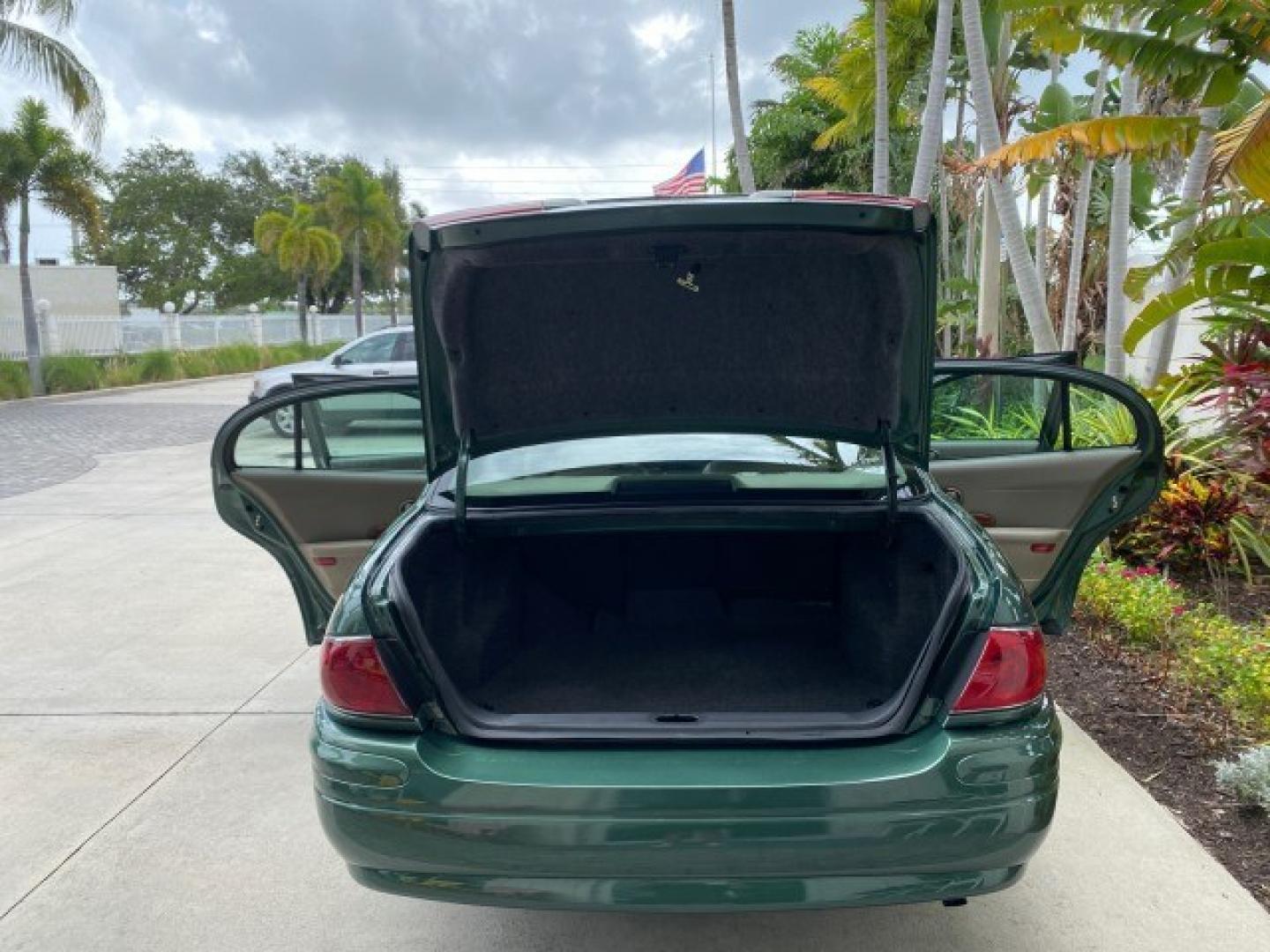 2003 Jade Green Metallic /Taupe Buick LeSabre Custom 1 OWNER LEATHER LOW MILES 89,057 (1G4HP52K13U) with an 3.8L 3800 V6 SFI Engine engine, Automatic transmission, located at 4701 North Dixie Hwy, Pompano Beach, FL, 33064, (954) 422-2889, 26.240938, -80.123474 - OUR WEBPAGE FLORIDACARS1.COM HAS OVER 100 PHOTOS AND FREE CARFAX LINK 2003 Buick Lesabre Custom 1 OWNER Sedan 4 DR 3.8L V6 F 12V Gasoline 29 MPG Front Wheel Drive Features ABS Brakes Air Conditioning Alloy Wheels AM/FM Stereo Automatic Transmission CD Audio Cruise Control Leather Seats Power Locks P- Photo#15