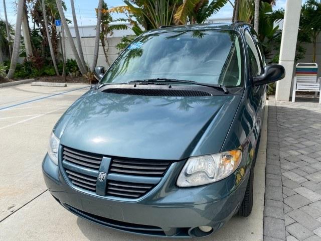 2007 Magnesium Pearl /Medium Slate Gray Dodge Grand Caravan SXT Braun Entervan (2D4GP44L97R) with an 3.8L OHV V6 Engine engine, Automatic transmission, located at 4701 North Dixie Hwy, Pompano Beach, FL, 33064, (954) 422-2889, 26.240938, -80.123474 - OUR WEBPAGE FLORIDACARS1.COM HAS OVER 100 PHOTOS AND FREE CARFAX LINK 2007 Dodge Grand Caravan SXT Van 3.8L V6 F Gasoline 25 MPG Front Wheel Drive Features ABS Brakes Air Conditioning Alloy Wheels AM/FM Stereo Automatic Transmission CD Audio Cloth Seats Cruise Control Power Locks Power Mirrors Power- Photo#3