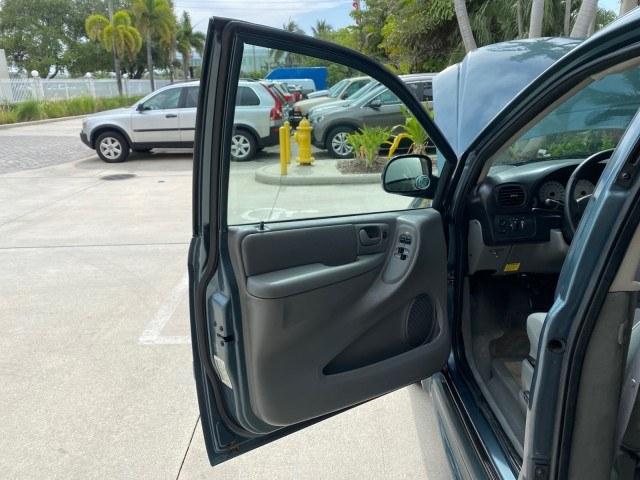 2007 Magnesium Pearl /Medium Slate Gray Dodge Grand Caravan SXT Braun Entervan (2D4GP44L97R) with an 3.8L OHV V6 Engine engine, Automatic transmission, located at 4701 North Dixie Hwy, Pompano Beach, FL, 33064, (954) 422-2889, 26.240938, -80.123474 - OUR WEBPAGE FLORIDACARS1.COM HAS OVER 100 PHOTOS AND FREE CARFAX LINK 2007 Dodge Grand Caravan SXT Van 3.8L V6 F Gasoline 25 MPG Front Wheel Drive Features ABS Brakes Air Conditioning Alloy Wheels AM/FM Stereo Automatic Transmission CD Audio Cloth Seats Cruise Control Power Locks Power Mirrors Power- Photo#9