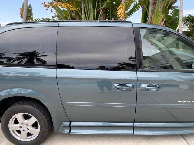 2007 Magnesium Pearl /Medium Slate Gray Dodge Grand Caravan SXT Braun Entervan (2D4GP44L97R) with an 3.8L OHV V6 Engine engine, Automatic transmission, located at 4701 North Dixie Hwy, Pompano Beach, FL, 33064, (954) 422-2889, 26.240938, -80.123474 - OUR WEBPAGE FLORIDACARS1.COM HAS OVER 100 PHOTOS AND FREE CARFAX LINK 2007 Dodge Grand Caravan SXT Van 3.8L V6 F Gasoline 25 MPG Front Wheel Drive Features ABS Brakes Air Conditioning Alloy Wheels AM/FM Stereo Automatic Transmission CD Audio Cloth Seats Cruise Control Power Locks Power Mirrors Power- Photo#13
