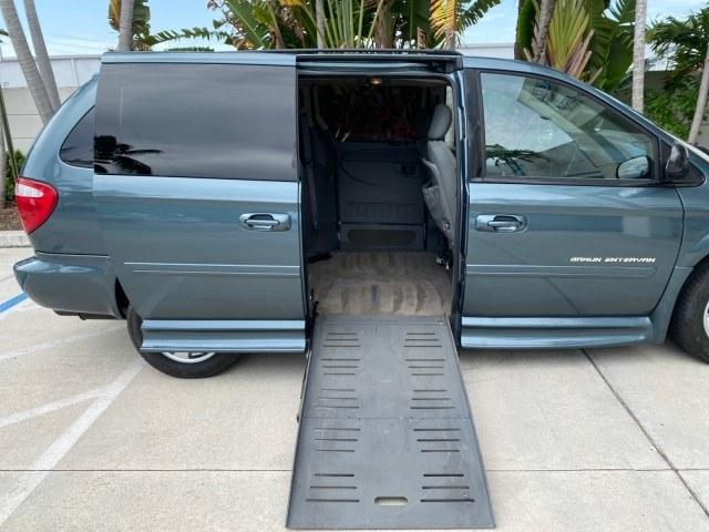 2007 Magnesium Pearl /Medium Slate Gray Dodge Grand Caravan SXT Braun Entervan (2D4GP44L97R) with an 3.8L OHV V6 Engine engine, Automatic transmission, located at 4701 North Dixie Hwy, Pompano Beach, FL, 33064, (954) 422-2889, 26.240938, -80.123474 - OUR WEBPAGE FLORIDACARS1.COM HAS OVER 100 PHOTOS AND FREE CARFAX LINK 2007 Dodge Grand Caravan SXT Van 3.8L V6 F Gasoline 25 MPG Front Wheel Drive Features ABS Brakes Air Conditioning Alloy Wheels AM/FM Stereo Automatic Transmission CD Audio Cloth Seats Cruise Control Power Locks Power Mirrors Power- Photo#14