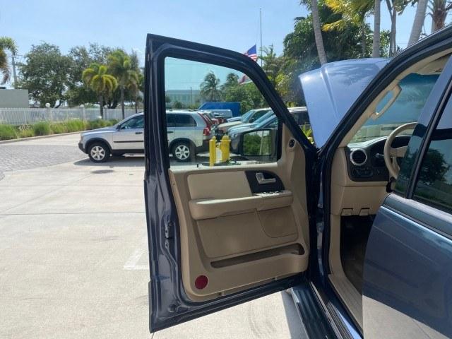 2003 True Blue Metallic /Flint Grey Ford Expedition LEATHER XLT LOW MILES 55,801 1 OWNER (1FMRU15L03L) with an 5.4L SOHC SEFI V8 Triton Engine engine, Automatic transmission, located at 4701 North Dixie Hwy, Pompano Beach, FL, 33064, (954) 422-2889, 26.240938, -80.123474 - OUR WEBPAGE FLORIDACARS1.COM HAS OVER 100 PHOTOS AND FREE CARFAX LINK 2003 Ford Expedition XLT 1 OWNER 4 Door Wagon/Sport Utility 5.4L V8 F SOHC 16V Gasoline 21 MPG Rear Wheel Drive Features ABS Brakes Air Conditioning Alloy Wheels AM/FM Stereo Automatic Transmission Cassette Player CD Audio Cruise- Photo#9