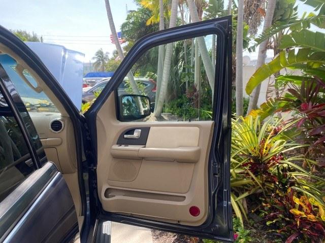2003 True Blue Metallic /Flint Grey Ford Expedition LEATHER XLT LOW MILES 55,801 1 OWNER (1FMRU15L03L) with an 5.4L SOHC SEFI V8 Triton Engine engine, Automatic transmission, located at 4701 North Dixie Hwy, Pompano Beach, FL, 33064, (954) 422-2889, 26.240938, -80.123474 - OUR WEBPAGE FLORIDACARS1.COM HAS OVER 100 PHOTOS AND FREE CARFAX LINK 2003 Ford Expedition XLT 1 OWNER 4 Door Wagon/Sport Utility 5.4L V8 F SOHC 16V Gasoline 21 MPG Rear Wheel Drive Features ABS Brakes Air Conditioning Alloy Wheels AM/FM Stereo Automatic Transmission Cassette Player CD Audio Cruise- Photo#11