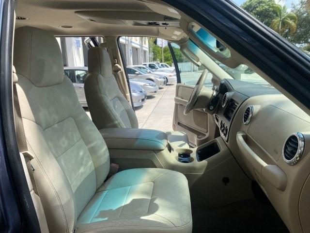 2003 True Blue Metallic /Flint Grey Ford Expedition LEATHER XLT LOW MILES 55,801 1 OWNER (1FMRU15L03L) with an 5.4L SOHC SEFI V8 Triton Engine engine, Automatic transmission, located at 4701 North Dixie Hwy, Pompano Beach, FL, 33064, (954) 422-2889, 26.240938, -80.123474 - OUR WEBPAGE FLORIDACARS1.COM HAS OVER 100 PHOTOS AND FREE CARFAX LINK 2003 Ford Expedition XLT 1 OWNER 4 Door Wagon/Sport Utility 5.4L V8 F SOHC 16V Gasoline 21 MPG Rear Wheel Drive Features ABS Brakes Air Conditioning Alloy Wheels AM/FM Stereo Automatic Transmission Cassette Player CD Audio Cruise- Photo#12