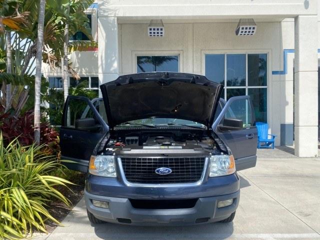 2003 True Blue Metallic /Flint Grey Ford Expedition LEATHER XLT LOW MILES 55,801 1 OWNER (1FMRU15L03L) with an 5.4L SOHC SEFI V8 Triton Engine engine, Automatic transmission, located at 4701 North Dixie Hwy, Pompano Beach, FL, 33064, (954) 422-2889, 26.240938, -80.123474 - OUR WEBPAGE FLORIDACARS1.COM HAS OVER 100 PHOTOS AND FREE CARFAX LINK 2003 Ford Expedition XLT 1 OWNER 4 Door Wagon/Sport Utility 5.4L V8 F SOHC 16V Gasoline 21 MPG Rear Wheel Drive Features ABS Brakes Air Conditioning Alloy Wheels AM/FM Stereo Automatic Transmission Cassette Player CD Audio Cruise- Photo#16