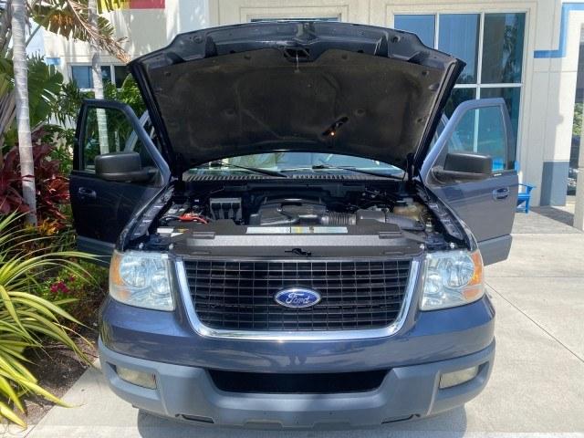 2003 True Blue Metallic /Flint Grey Ford Expedition LEATHER XLT LOW MILES 55,801 1 OWNER (1FMRU15L03L) with an 5.4L SOHC SEFI V8 Triton Engine engine, Automatic transmission, located at 4701 North Dixie Hwy, Pompano Beach, FL, 33064, (954) 422-2889, 26.240938, -80.123474 - OUR WEBPAGE FLORIDACARS1.COM HAS OVER 100 PHOTOS AND FREE CARFAX LINK 2003 Ford Expedition XLT 1 OWNER 4 Door Wagon/Sport Utility 5.4L V8 F SOHC 16V Gasoline 21 MPG Rear Wheel Drive Features ABS Brakes Air Conditioning Alloy Wheels AM/FM Stereo Automatic Transmission Cassette Player CD Audio Cruise- Photo#17