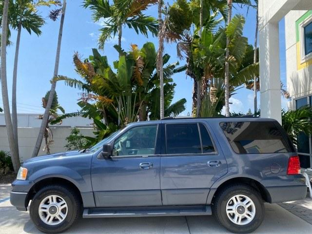 2003 True Blue Metallic /Flint Grey Ford Expedition LEATHER XLT LOW MILES 55,801 1 OWNER (1FMRU15L03L) with an 5.4L SOHC SEFI V8 Triton Engine engine, Automatic transmission, located at 4701 North Dixie Hwy, Pompano Beach, FL, 33064, (954) 422-2889, 26.240938, -80.123474 - OUR WEBPAGE FLORIDACARS1.COM HAS OVER 100 PHOTOS AND FREE CARFAX LINK 2003 Ford Expedition XLT 1 OWNER 4 Door Wagon/Sport Utility 5.4L V8 F SOHC 16V Gasoline 21 MPG Rear Wheel Drive Features ABS Brakes Air Conditioning Alloy Wheels AM/FM Stereo Automatic Transmission Cassette Player CD Audio Cruise- Photo#31