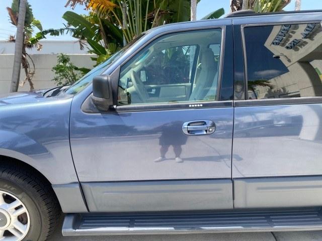 2003 True Blue Metallic /Flint Grey Ford Expedition LEATHER XLT LOW MILES 55,801 1 OWNER (1FMRU15L03L) with an 5.4L SOHC SEFI V8 Triton Engine engine, Automatic transmission, located at 4701 North Dixie Hwy, Pompano Beach, FL, 33064, (954) 422-2889, 26.240938, -80.123474 - OUR WEBPAGE FLORIDACARS1.COM HAS OVER 100 PHOTOS AND FREE CARFAX LINK 2003 Ford Expedition XLT 1 OWNER 4 Door Wagon/Sport Utility 5.4L V8 F SOHC 16V Gasoline 21 MPG Rear Wheel Drive Features ABS Brakes Air Conditioning Alloy Wheels AM/FM Stereo Automatic Transmission Cassette Player CD Audio Cruise- Photo#37
