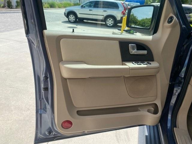 2003 True Blue Metallic /Flint Grey Ford Expedition LEATHER XLT LOW MILES 55,801 1 OWNER (1FMRU15L03L) with an 5.4L SOHC SEFI V8 Triton Engine engine, Automatic transmission, located at 4701 North Dixie Hwy, Pompano Beach, FL, 33064, (954) 422-2889, 26.240938, -80.123474 - OUR WEBPAGE FLORIDACARS1.COM HAS OVER 100 PHOTOS AND FREE CARFAX LINK 2003 Ford Expedition XLT 1 OWNER 4 Door Wagon/Sport Utility 5.4L V8 F SOHC 16V Gasoline 21 MPG Rear Wheel Drive Features ABS Brakes Air Conditioning Alloy Wheels AM/FM Stereo Automatic Transmission Cassette Player CD Audio Cruise- Photo#42