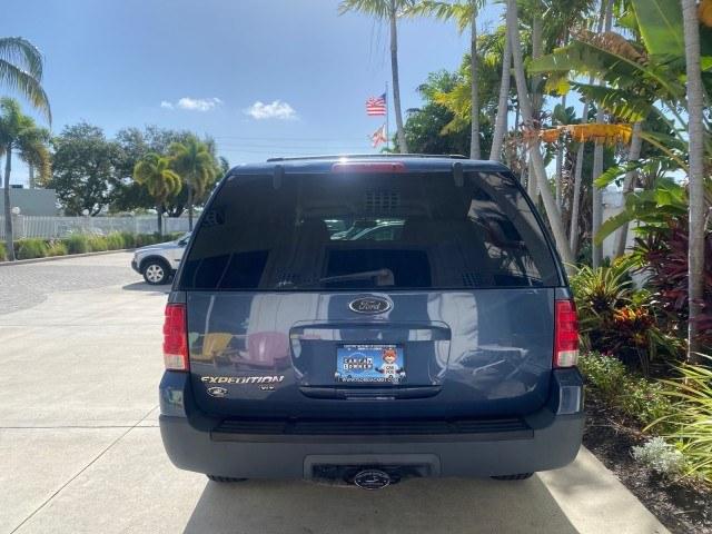 2003 True Blue Metallic /Flint Grey Ford Expedition LEATHER XLT LOW MILES 55,801 1 OWNER (1FMRU15L03L) with an 5.4L SOHC SEFI V8 Triton Engine engine, Automatic transmission, located at 4701 North Dixie Hwy, Pompano Beach, FL, 33064, (954) 422-2889, 26.240938, -80.123474 - OUR WEBPAGE FLORIDACARS1.COM HAS OVER 100 PHOTOS AND FREE CARFAX LINK 2003 Ford Expedition XLT 1 OWNER 4 Door Wagon/Sport Utility 5.4L V8 F SOHC 16V Gasoline 21 MPG Rear Wheel Drive Features ABS Brakes Air Conditioning Alloy Wheels AM/FM Stereo Automatic Transmission Cassette Player CD Audio Cruise- Photo#6