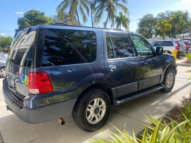 2003 True Blue Metallic /Flint Grey Ford Expedition LEATHER XLT LOW MILES 55,801 1 OWNER (1FMRU15L03L) with an 5.4L SOHC SEFI V8 Triton Engine engine, Automatic transmission, located at 4701 North Dixie Hwy, Pompano Beach, FL, 33064, (954) 422-2889, 26.240938, -80.123474 - OUR WEBPAGE FLORIDACARS1.COM HAS OVER 100 PHOTOS AND FREE CARFAX LINK 2003 Ford Expedition XLT 1 OWNER 4 Door Wagon/Sport Utility 5.4L V8 F SOHC 16V Gasoline 21 MPG Rear Wheel Drive Features ABS Brakes Air Conditioning Alloy Wheels AM/FM Stereo Automatic Transmission Cassette Player CD Audio Cruise- Photo#7