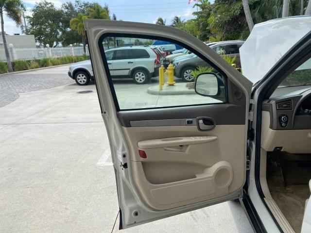2005 Platinum Metallic /Neutral Buick CX Rendezvous 1 OWNER LOW MILES 61,892 SUV (3G5DA03E25S) with an 3.4L 3400 V6 SFI Engine engine, Automatic transmission, located at 4701 North Dixie Hwy, Pompano Beach, FL, 33064, (954) 422-2889, 26.240938, -80.123474 - OUR WEBPAGE FLORIDACARS1.COM HAS OVER 100 PHOTOS AND FREE CARFAX LINK 2005 Buick Rendezvous CX 1 OWNER 4 Door Wagon/Sport Utility 3.4L V6 F Gasoline 26 MPG Front Wheel Drive Features Air Conditioning AM/FM Stereo Automatic Transmission CD Audio Leather Seats Cruise Control Power Locks Power Mirrors- Photo#9