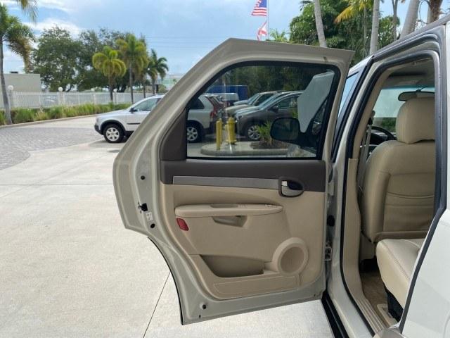 2005 Platinum Metallic /Neutral Buick CX Rendezvous 1 OWNER LOW MILES 61,892 SUV (3G5DA03E25S) with an 3.4L 3400 V6 SFI Engine engine, Automatic transmission, located at 4701 North Dixie Hwy, Pompano Beach, FL, 33064, (954) 422-2889, 26.240938, -80.123474 - OUR WEBPAGE FLORIDACARS1.COM HAS OVER 100 PHOTOS AND FREE CARFAX LINK 2005 Buick Rendezvous CX 1 OWNER 4 Door Wagon/Sport Utility 3.4L V6 F Gasoline 26 MPG Front Wheel Drive Features Air Conditioning AM/FM Stereo Automatic Transmission CD Audio Leather Seats Cruise Control Power Locks Power Mirrors- Photo#13