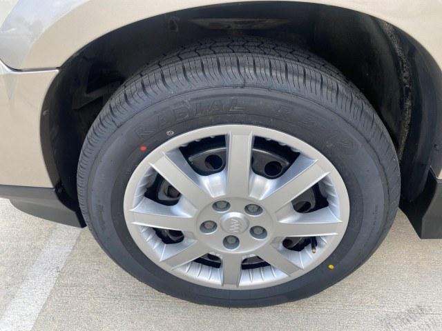 2005 Platinum Metallic /Neutral Buick CX Rendezvous 1 OWNER LOW MILES 61,892 SUV (3G5DA03E25S) with an 3.4L 3400 V6 SFI Engine engine, Automatic transmission, located at 4701 North Dixie Hwy, Pompano Beach, FL, 33064, (954) 422-2889, 26.240938, -80.123474 - OUR WEBPAGE FLORIDACARS1.COM HAS OVER 100 PHOTOS AND FREE CARFAX LINK 2005 Buick Rendezvous CX 1 OWNER 4 Door Wagon/Sport Utility 3.4L V6 F Gasoline 26 MPG Front Wheel Drive Features Air Conditioning AM/FM Stereo Automatic Transmission CD Audio Leather Seats Cruise Control Power Locks Power Mirrors- Photo#19