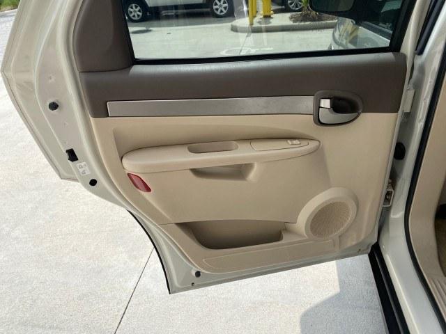 2005 Platinum Metallic /Neutral Buick CX Rendezvous 1 OWNER LOW MILES 61,892 SUV (3G5DA03E25S) with an 3.4L 3400 V6 SFI Engine engine, Automatic transmission, located at 4701 North Dixie Hwy, Pompano Beach, FL, 33064, (954) 422-2889, 26.240938, -80.123474 - OUR WEBPAGE FLORIDACARS1.COM HAS OVER 100 PHOTOS AND FREE CARFAX LINK 2005 Buick Rendezvous CX 1 OWNER 4 Door Wagon/Sport Utility 3.4L V6 F Gasoline 26 MPG Front Wheel Drive Features Air Conditioning AM/FM Stereo Automatic Transmission CD Audio Leather Seats Cruise Control Power Locks Power Mirrors- Photo#74