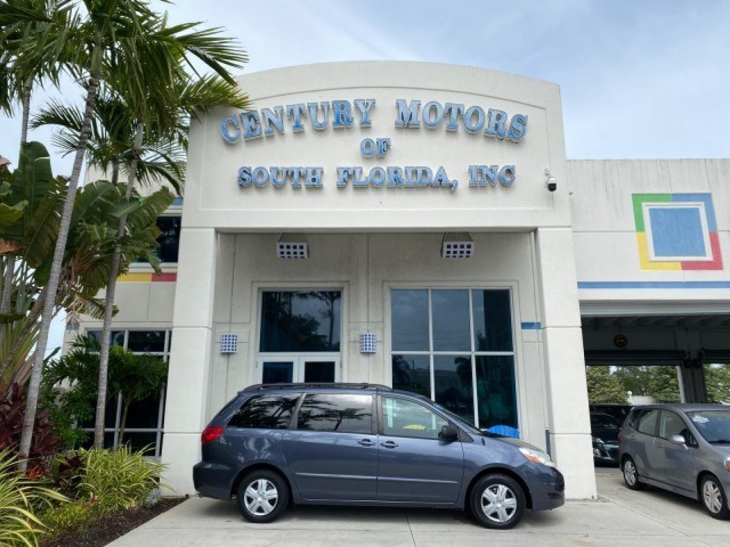 2006 Blue Mirage Metallic /Stone Toyota Sienna CE VAN LOW MILES 57,411 (5TDZA23C06S) with an 3.3L 24-Valve SEFI DOHC VVT-i V6 Engine engine, Automatic transmission, located at 4701 North Dixie Hwy, Pompano Beach, FL, 33064, (954) 422-2889, 26.240938, -80.123474 - OUR WEBPAGE FLORIDACARS1.COM HAS OVER 100 PHOTOS AND FREE CARFAX LINK 2006 Toyota Sienna CE 7 Passenger Van 3.3L V6 Gasoline 26 MPG Front Wheel Drive Features ABS Brakes Air Conditioning Alloy Wheels AM/FM Stereo Automatic Transmission CD Audio Cloth Seats Cruise Control Fold-Away Third Row Power Lo- Photo#0