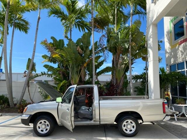2000 Silver Ice Metallic /Gray Nissan Frontier 2WD AUTO AC XE LOW MILES 51,826 (1N6DD21S2YC) with an 2.4L DOHC SMPI 16-Valve 4-Cyl Engine engine, Automatic transmission, located at 4701 North Dixie Hwy, Pompano Beach, FL, 33064, (954) 422-2889, 26.240938, -80.123474 - OUR WEBPAGE FLORIDACARS1.COM HAS OVER 100 PHOTOS AND FREE CARFAX LINK 2000 Nissan Frontier XE Pickup 2.4L I4 F DOHC Gasoline 26 MPG Rear Wheel Drive Features ABS Brakes Air Conditioning AM/FM Stereo Automatic Transmission Cassette Player Cloth Seats 2000 Nissan Frontier XE Regular Cab is a hard-to-f- Photo#8