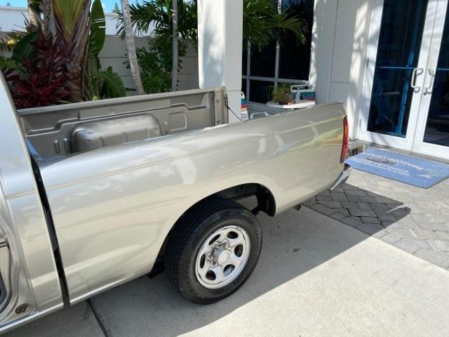 2000 Silver Ice Metallic /Gray Nissan Frontier 2WD AUTO AC XE LOW MILES 51,826 (1N6DD21S2YC) with an 2.4L DOHC SMPI 16-Valve 4-Cyl Engine engine, Automatic transmission, located at 4701 North Dixie Hwy, Pompano Beach, FL, 33064, (954) 422-2889, 26.240938, -80.123474 - OUR WEBPAGE FLORIDACARS1.COM HAS OVER 100 PHOTOS AND FREE CARFAX LINK 2000 Nissan Frontier XE Pickup 2.4L I4 F DOHC Gasoline 26 MPG Rear Wheel Drive Features ABS Brakes Air Conditioning AM/FM Stereo Automatic Transmission Cassette Player Cloth Seats 2000 Nissan Frontier XE Regular Cab is a hard-to-f- Photo#14