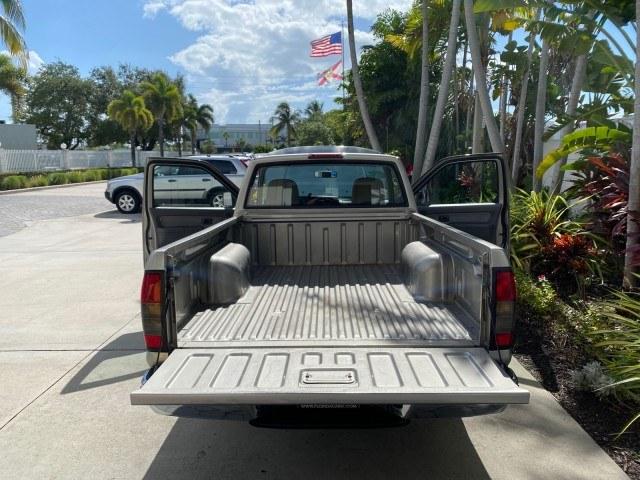 2000 Silver Ice Metallic /Gray Nissan Frontier 2WD AUTO AC XE LOW MILES 51,826 (1N6DD21S2YC) with an 2.4L DOHC SMPI 16-Valve 4-Cyl Engine engine, Automatic transmission, located at 4701 North Dixie Hwy, Pompano Beach, FL, 33064, (954) 422-2889, 26.240938, -80.123474 - OUR WEBPAGE FLORIDACARS1.COM HAS OVER 100 PHOTOS AND FREE CARFAX LINK 2000 Nissan Frontier XE Pickup 2.4L I4 F DOHC Gasoline 26 MPG Rear Wheel Drive Features ABS Brakes Air Conditioning AM/FM Stereo Automatic Transmission Cassette Player Cloth Seats 2000 Nissan Frontier XE Regular Cab is a hard-to-f- Photo#15