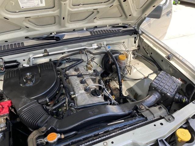 2000 Silver Ice Metallic /Gray Nissan Frontier 2WD AUTO AC XE LOW MILES 51,826 (1N6DD21S2YC) with an 2.4L DOHC SMPI 16-Valve 4-Cyl Engine engine, Automatic transmission, located at 4701 North Dixie Hwy, Pompano Beach, FL, 33064, (954) 422-2889, 26.240938, -80.123474 - OUR WEBPAGE FLORIDACARS1.COM HAS OVER 100 PHOTOS AND FREE CARFAX LINK 2000 Nissan Frontier XE Pickup 2.4L I4 F DOHC Gasoline 26 MPG Rear Wheel Drive Features ABS Brakes Air Conditioning AM/FM Stereo Automatic Transmission Cassette Player Cloth Seats 2000 Nissan Frontier XE Regular Cab is a hard-to-f- Photo#25