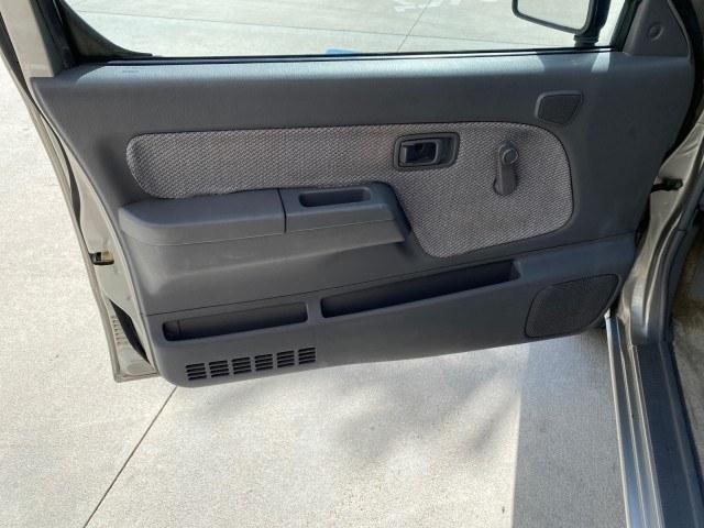 2000 Silver Ice Metallic /Gray Nissan Frontier 2WD AUTO AC XE LOW MILES 51,826 (1N6DD21S2YC) with an 2.4L DOHC SMPI 16-Valve 4-Cyl Engine engine, Automatic transmission, located at 4701 North Dixie Hwy, Pompano Beach, FL, 33064, (954) 422-2889, 26.240938, -80.123474 - OUR WEBPAGE FLORIDACARS1.COM HAS OVER 100 PHOTOS AND FREE CARFAX LINK 2000 Nissan Frontier XE Pickup 2.4L I4 F DOHC Gasoline 26 MPG Rear Wheel Drive Features ABS Brakes Air Conditioning AM/FM Stereo Automatic Transmission Cassette Player Cloth Seats 2000 Nissan Frontier XE Regular Cab is a hard-to-f- Photo#41