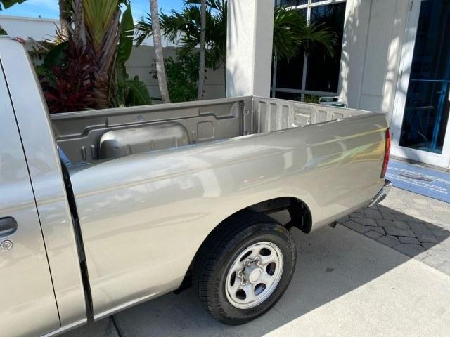 2000 Silver Ice Metallic /Gray Nissan Frontier 2WD AUTO AC XE LOW MILES 51,826 (1N6DD21S2YC) with an 2.4L DOHC SMPI 16-Valve 4-Cyl Engine engine, Automatic transmission, located at 4701 North Dixie Hwy, Pompano Beach, FL, 33064, (954) 422-2889, 26.240938, -80.123474 - OUR WEBPAGE FLORIDACARS1.COM HAS OVER 100 PHOTOS AND FREE CARFAX LINK 2000 Nissan Frontier XE Pickup 2.4L I4 F DOHC Gasoline 26 MPG Rear Wheel Drive Features ABS Brakes Air Conditioning AM/FM Stereo Automatic Transmission Cassette Player Cloth Seats 2000 Nissan Frontier XE Regular Cab is a hard-to-f- Photo#71