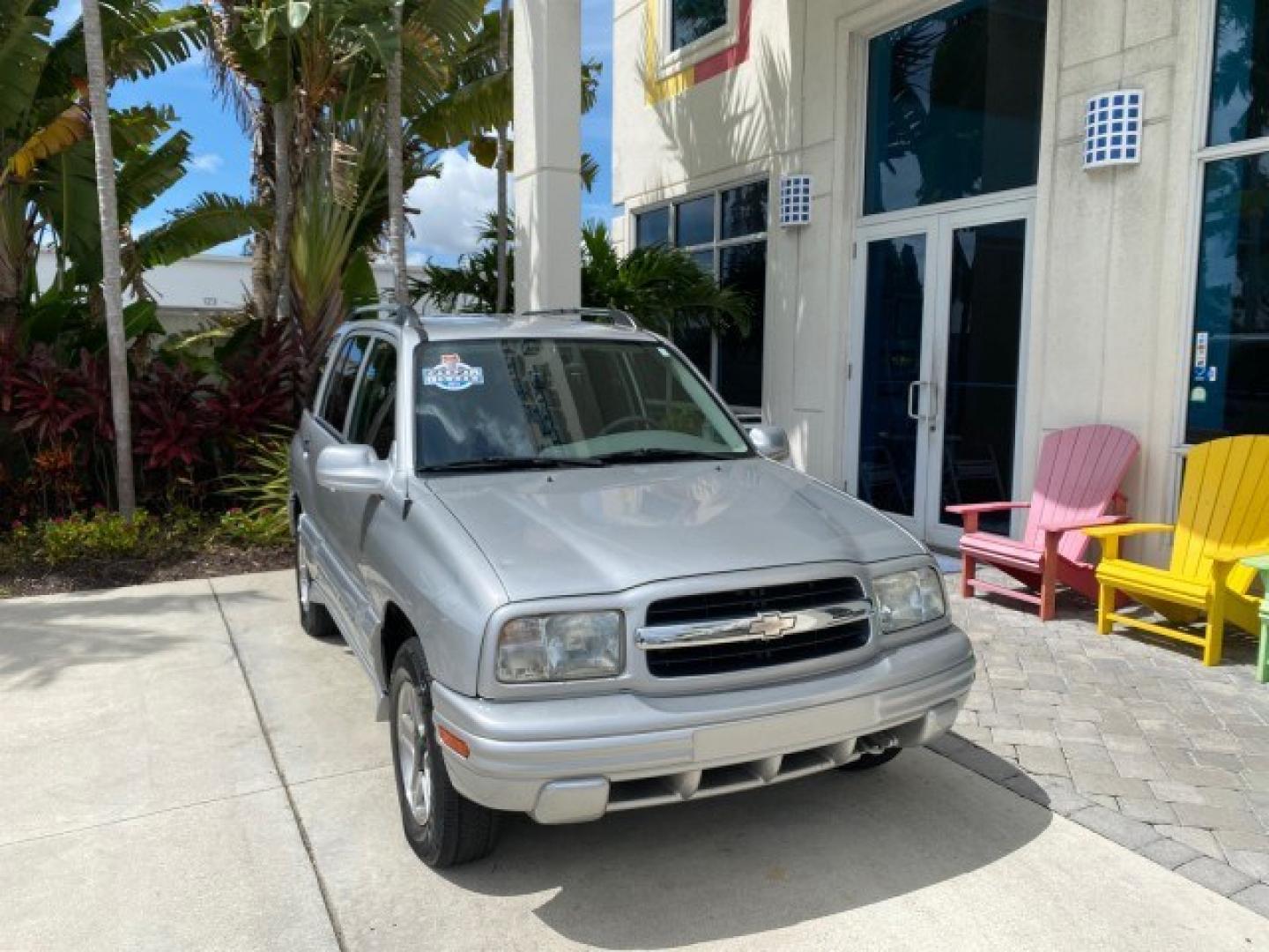 2003 Silver Leaf Metallic /Medium Gray Chevrolet Tracker LT LOW MILES 45,920 1 OWNER (2CNBE634X36) with an 2.5L DOHC 24-Valve V6 Multi-Port Fuel Injection Engine engine, Automatic transmission, located at 4701 North Dixie Hwy, Pompano Beach, FL, 33064, (954) 422-2889, 26.240938, -80.123474 - OUR WEBPAGE FLORIDACARS1.COM HAS OVER 100 PHOTOS AND FREE CARFAX LINK 2003 Chevrolet Tracker LT 1 OWNER 4 Door Wagon/Sport Utility 2.5L V6 F DOHC Gasoline 21 MPG Rear Wheel Drive Features Air Conditioning AM/FM Stereo Automatic Transmission CD Audio Cloth Seats Power Locks Power Mirrors Power Window- Photo#1