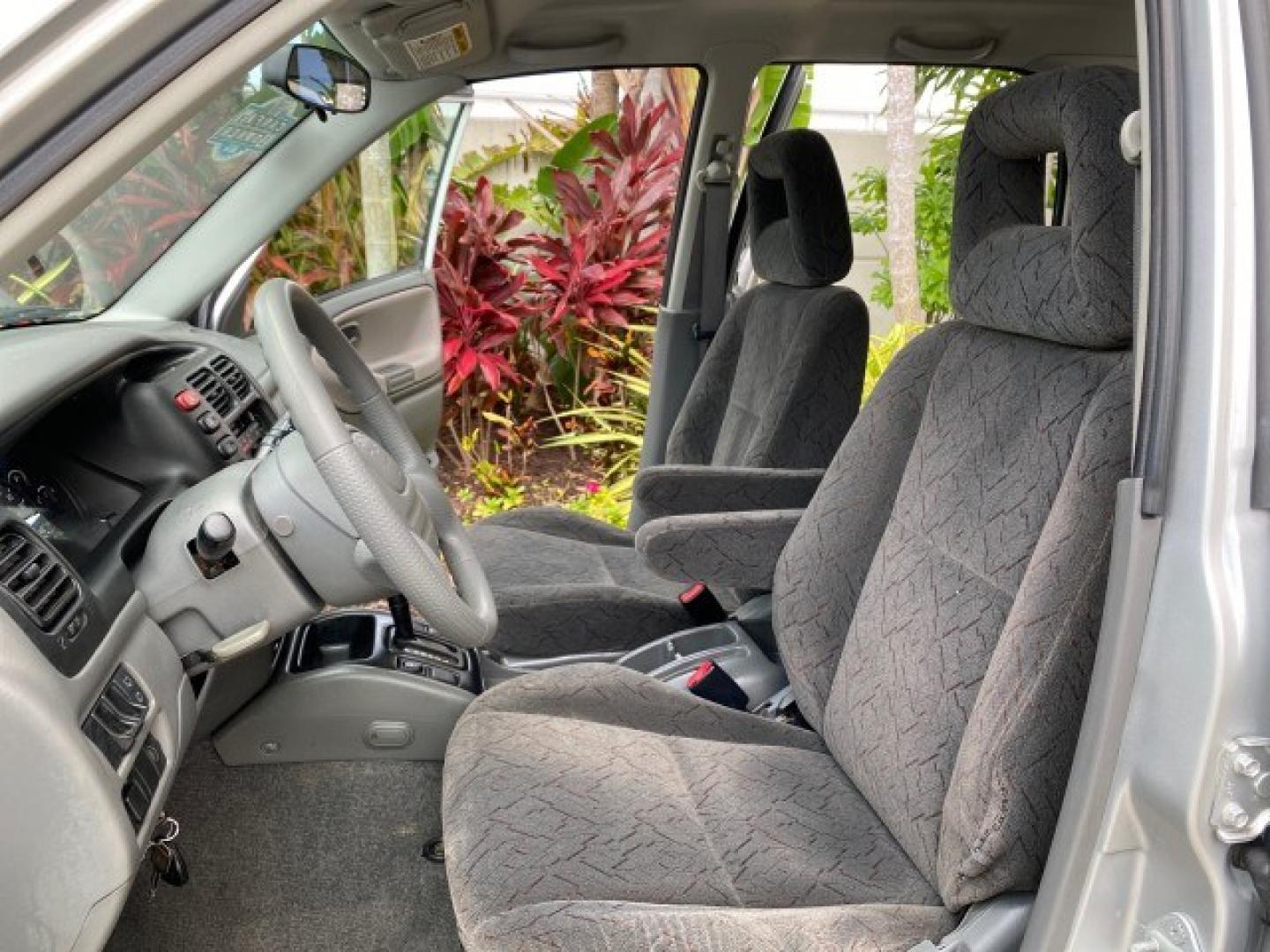 2003 Silver Leaf Metallic /Medium Gray Chevrolet Tracker LT LOW MILES 45,920 1 OWNER (2CNBE634X36) with an 2.5L DOHC 24-Valve V6 Multi-Port Fuel Injection Engine engine, Automatic transmission, located at 4701 North Dixie Hwy, Pompano Beach, FL, 33064, (954) 422-2889, 26.240938, -80.123474 - OUR WEBPAGE FLORIDACARS1.COM HAS OVER 100 PHOTOS AND FREE CARFAX LINK 2003 Chevrolet Tracker LT 1 OWNER 4 Door Wagon/Sport Utility 2.5L V6 F DOHC Gasoline 21 MPG Rear Wheel Drive Features Air Conditioning AM/FM Stereo Automatic Transmission CD Audio Cloth Seats Power Locks Power Mirrors Power Window- Photo#10