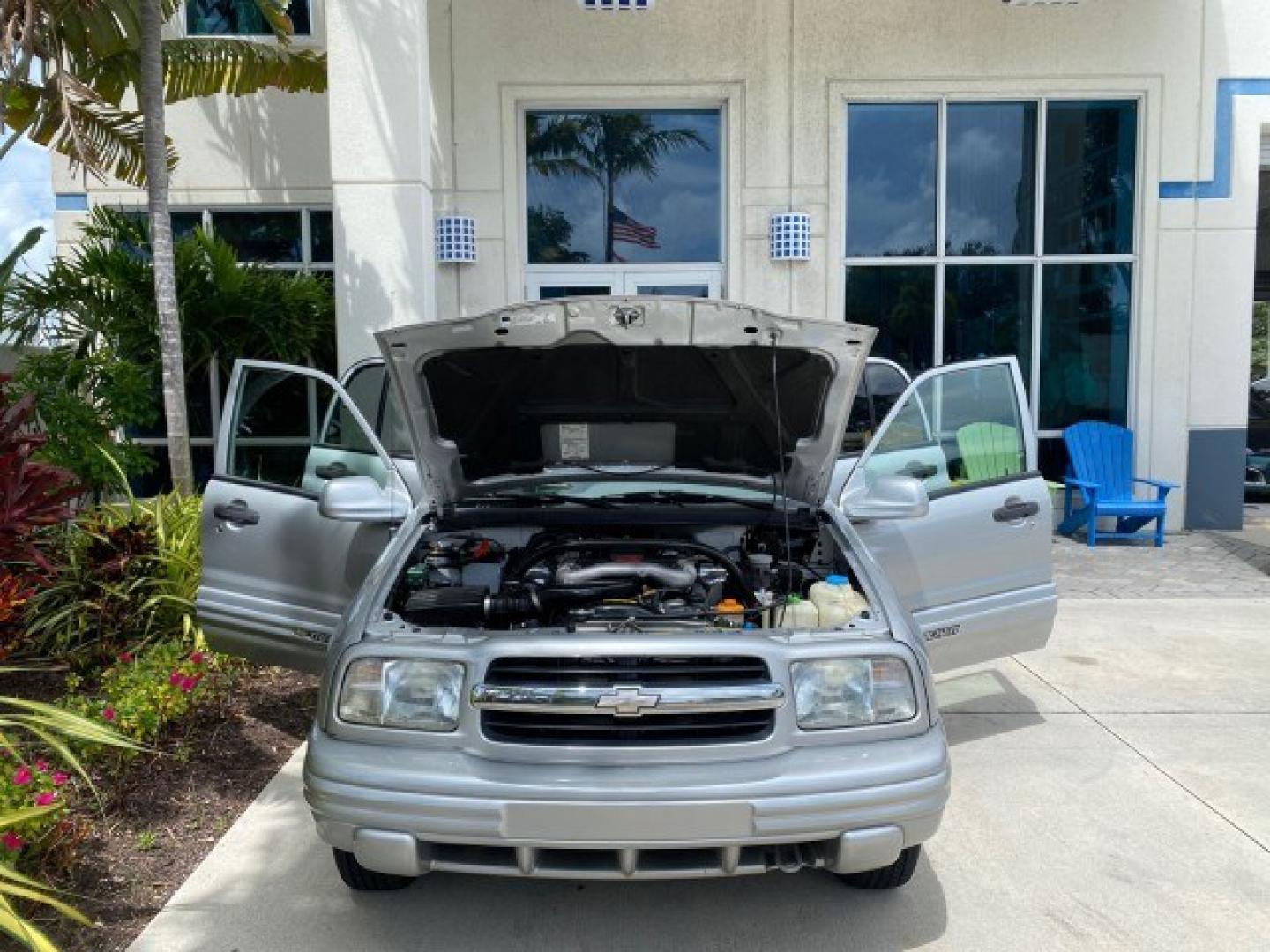 2003 Silver Leaf Metallic /Medium Gray Chevrolet Tracker LT LOW MILES 45,920 1 OWNER (2CNBE634X36) with an 2.5L DOHC 24-Valve V6 Multi-Port Fuel Injection Engine engine, Automatic transmission, located at 4701 North Dixie Hwy, Pompano Beach, FL, 33064, (954) 422-2889, 26.240938, -80.123474 - OUR WEBPAGE FLORIDACARS1.COM HAS OVER 100 PHOTOS AND FREE CARFAX LINK 2003 Chevrolet Tracker LT 1 OWNER 4 Door Wagon/Sport Utility 2.5L V6 F DOHC Gasoline 21 MPG Rear Wheel Drive Features Air Conditioning AM/FM Stereo Automatic Transmission CD Audio Cloth Seats Power Locks Power Mirrors Power Window- Photo#16