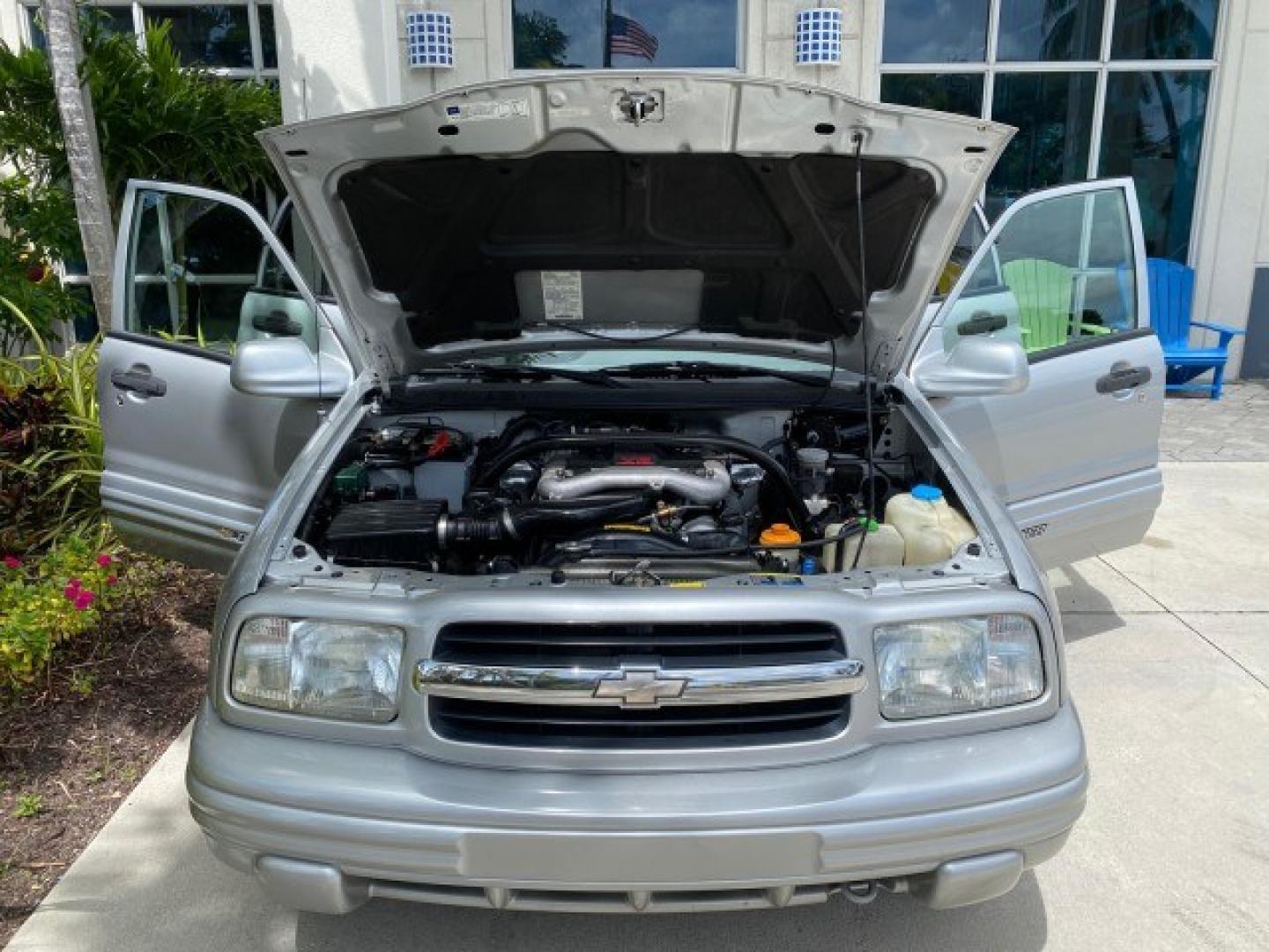 2003 Silver Leaf Metallic /Medium Gray Chevrolet Tracker LT LOW MILES 45,920 1 OWNER (2CNBE634X36) with an 2.5L DOHC 24-Valve V6 Multi-Port Fuel Injection Engine engine, Automatic transmission, located at 4701 North Dixie Hwy, Pompano Beach, FL, 33064, (954) 422-2889, 26.240938, -80.123474 - OUR WEBPAGE FLORIDACARS1.COM HAS OVER 100 PHOTOS AND FREE CARFAX LINK 2003 Chevrolet Tracker LT 1 OWNER 4 Door Wagon/Sport Utility 2.5L V6 F DOHC Gasoline 21 MPG Rear Wheel Drive Features Air Conditioning AM/FM Stereo Automatic Transmission CD Audio Cloth Seats Power Locks Power Mirrors Power Window- Photo#17