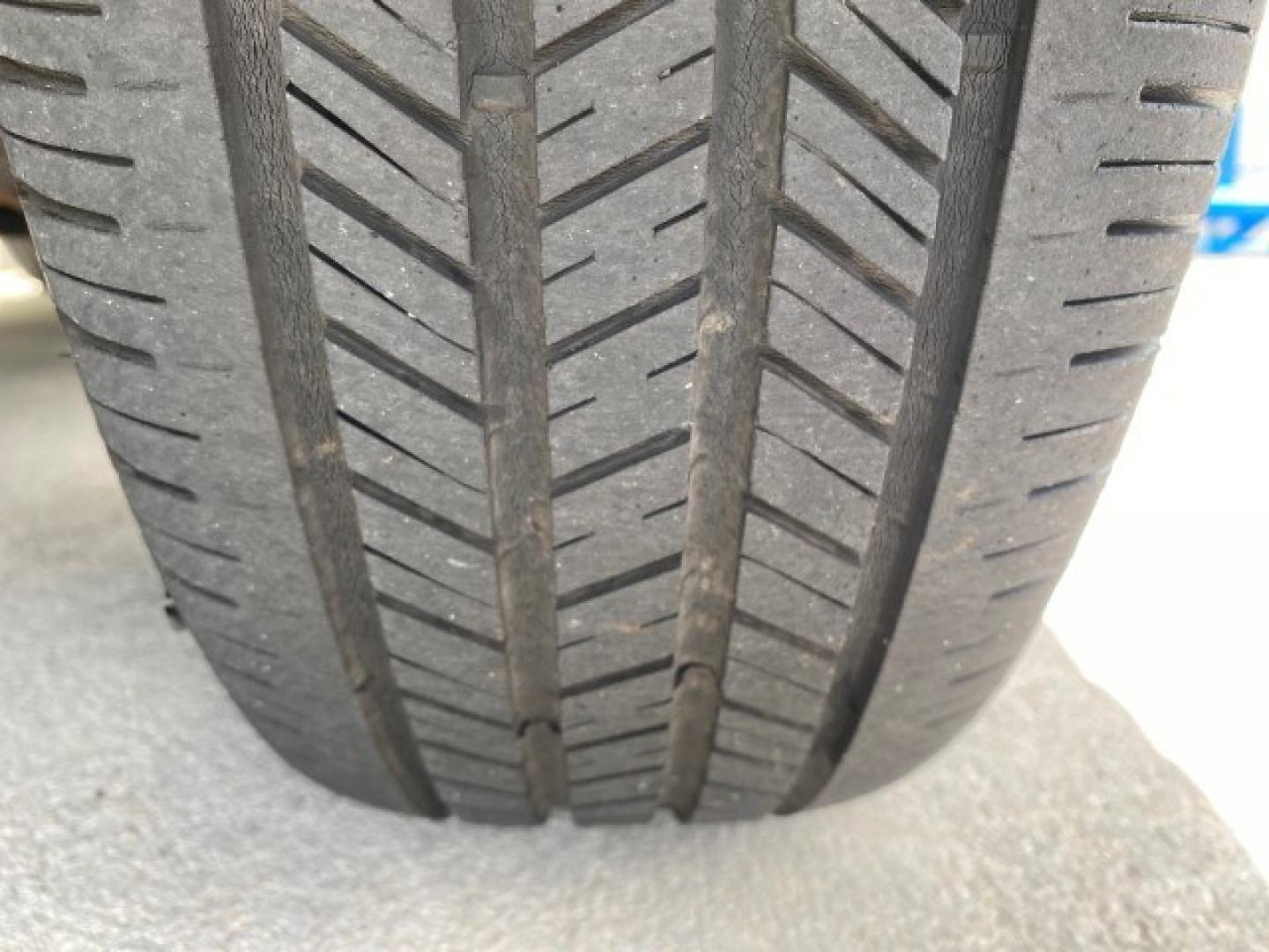 2003 Silver Leaf Metallic /Medium Gray Chevrolet Tracker LT LOW MILES 45,920 1 OWNER (2CNBE634X36) with an 2.5L DOHC 24-Valve V6 Multi-Port Fuel Injection Engine engine, Automatic transmission, located at 4701 North Dixie Hwy, Pompano Beach, FL, 33064, (954) 422-2889, 26.240938, -80.123474 - OUR WEBPAGE FLORIDACARS1.COM HAS OVER 100 PHOTOS AND FREE CARFAX LINK 2003 Chevrolet Tracker LT 1 OWNER 4 Door Wagon/Sport Utility 2.5L V6 F DOHC Gasoline 21 MPG Rear Wheel Drive Features Air Conditioning AM/FM Stereo Automatic Transmission CD Audio Cloth Seats Power Locks Power Mirrors Power Window- Photo#20