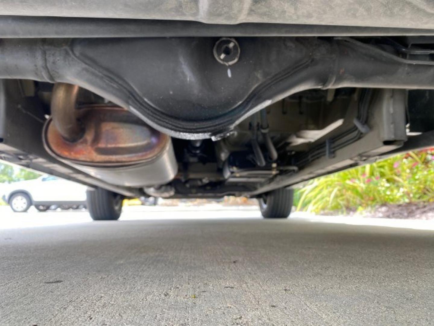 2003 Silver Leaf Metallic /Medium Gray Chevrolet Tracker LT LOW MILES 45,920 1 OWNER (2CNBE634X36) with an 2.5L DOHC 24-Valve V6 Multi-Port Fuel Injection Engine engine, Automatic transmission, located at 4701 North Dixie Hwy, Pompano Beach, FL, 33064, (954) 422-2889, 26.240938, -80.123474 - OUR WEBPAGE FLORIDACARS1.COM HAS OVER 100 PHOTOS AND FREE CARFAX LINK 2003 Chevrolet Tracker LT 1 OWNER 4 Door Wagon/Sport Utility 2.5L V6 F DOHC Gasoline 21 MPG Rear Wheel Drive Features Air Conditioning AM/FM Stereo Automatic Transmission CD Audio Cloth Seats Power Locks Power Mirrors Power Window- Photo#22