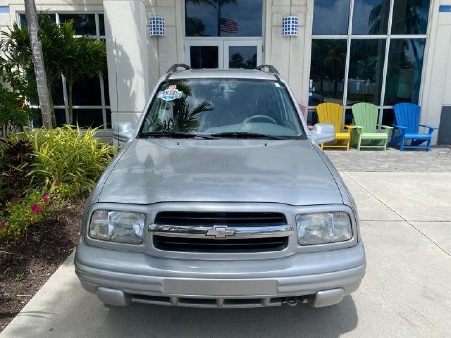 2003 Silver Leaf Metallic /Medium Gray Chevrolet Tracker LT LOW MILES 45,920 1 OWNER (2CNBE634X36) with an 2.5L DOHC 24-Valve V6 Multi-Port Fuel Injection Engine engine, Automatic transmission, located at 4701 North Dixie Hwy, Pompano Beach, FL, 33064, (954) 422-2889, 26.240938, -80.123474 - OUR WEBPAGE FLORIDACARS1.COM HAS OVER 100 PHOTOS AND FREE CARFAX LINK 2003 Chevrolet Tracker LT 1 OWNER 4 Door Wagon/Sport Utility 2.5L V6 F DOHC Gasoline 21 MPG Rear Wheel Drive Features Air Conditioning AM/FM Stereo Automatic Transmission CD Audio Cloth Seats Power Locks Power Mirrors Power Window- Photo#27